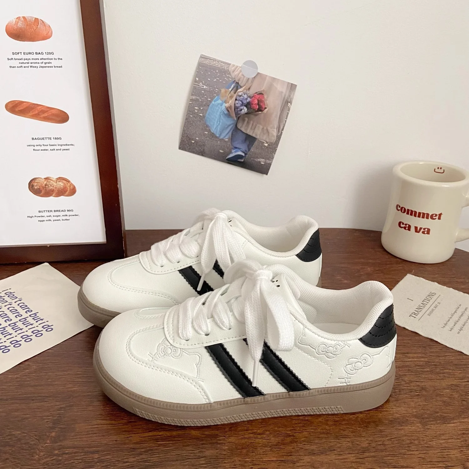 Damen Sneakers im verspielten Design mit Hello Kitty-Applikationen Heidi Mode - Image 4