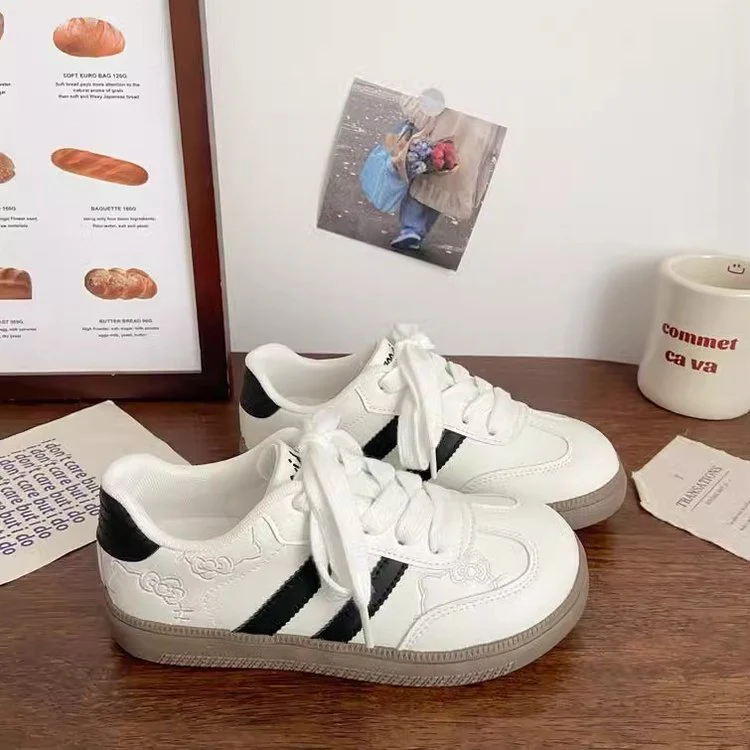 Damen Sneakers im verspielten Design mit Hello Kitty-Applikationen Heidi Mode - Image 3