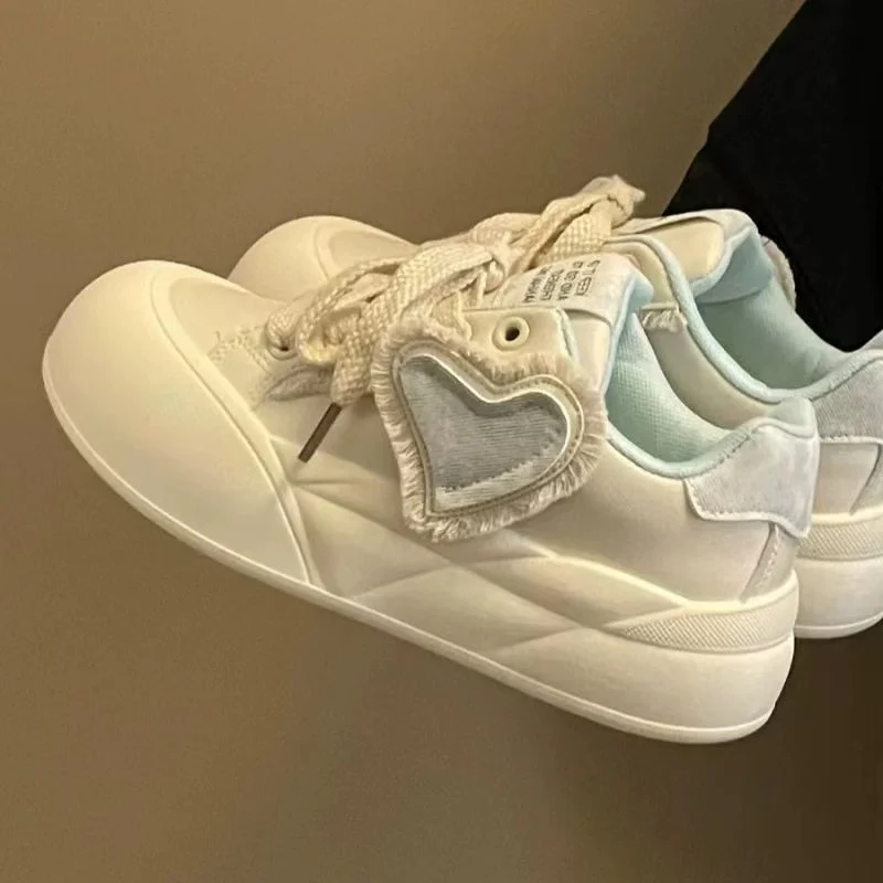 Damen Sneakers im verspielten Heart-Design mit atmungsaktiver Oberflächenstruktur Heidi Mode - Image 3