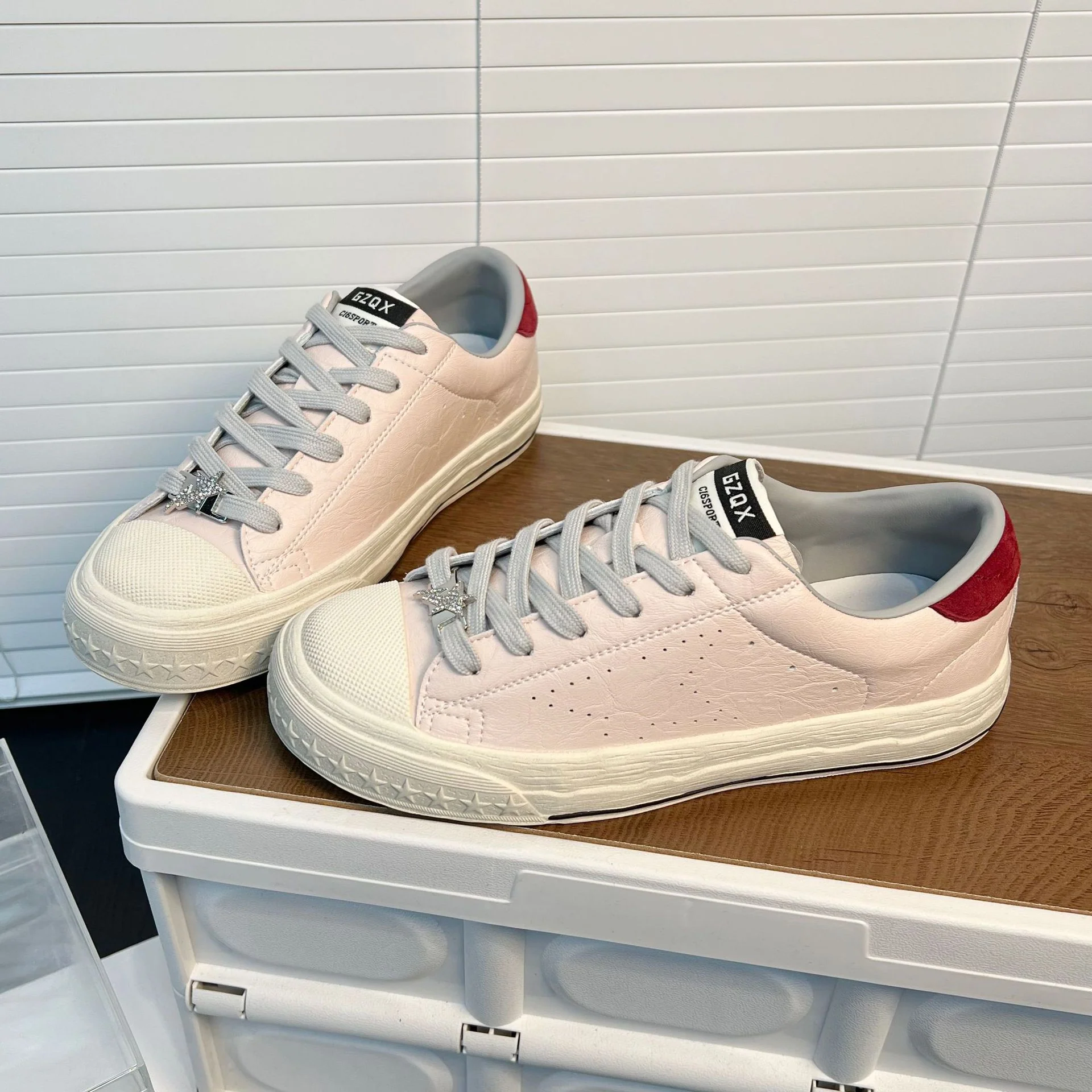 Damen Sneakers mit atmungsaktiver Lederoberfläche und rutschfester Gummisohle Heidi Mode - Image 7