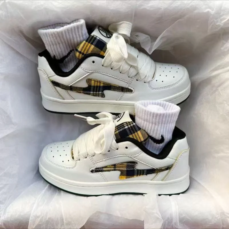 Damen Sneakers mit auffälligem Karomuster und dämpfender Sohle Heidi Mode - Image 2