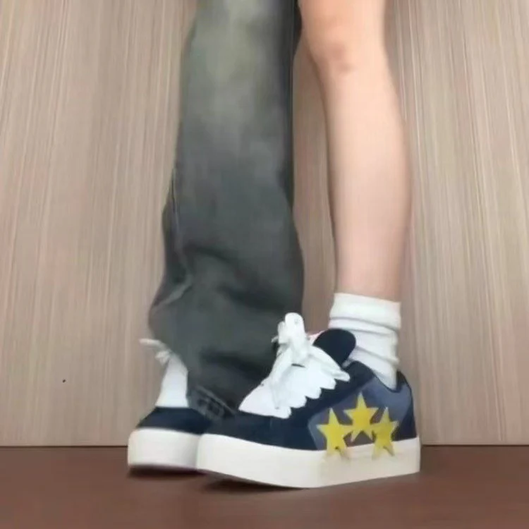 Damen Sneakers mit auffälligen Sternen-Applikationen und dämpfender Sohle Heidi Mode - Image 2