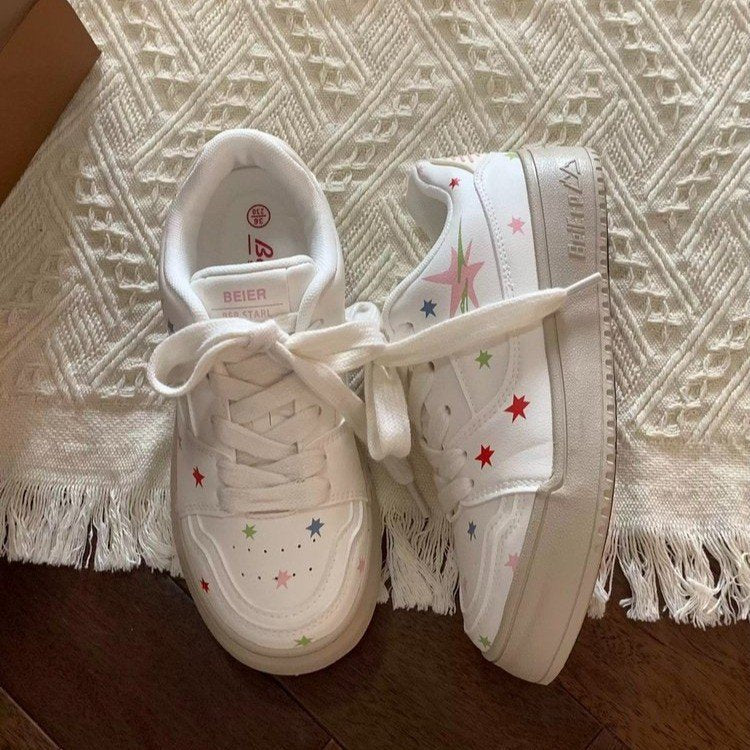 Damen Sneakers mit bunten Stern-Applikationen und bequemer Sohle Heidi Mode - Image 2