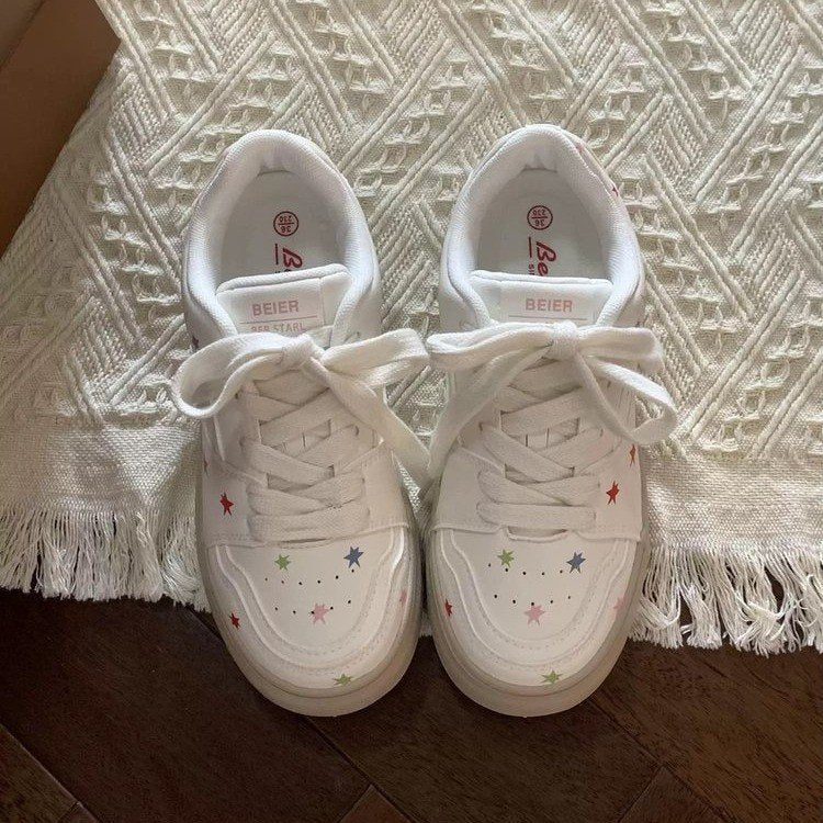 Damen Sneakers mit bunten Stern-Applikationen und bequemer Sohle Heidi Mode - Image 4
