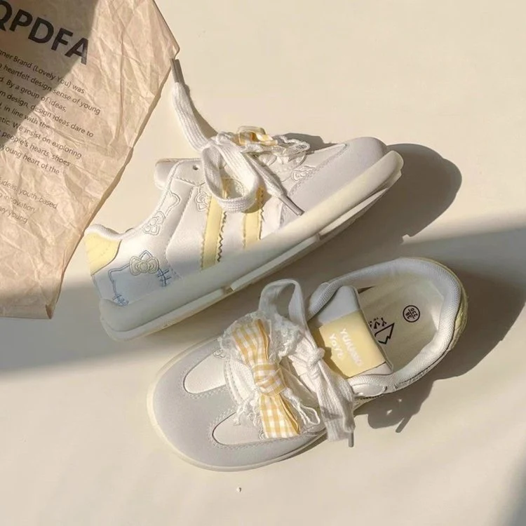Damen Sneakers mit dekorativen Rüschen und floralem Design Heidi Mode - Image 2