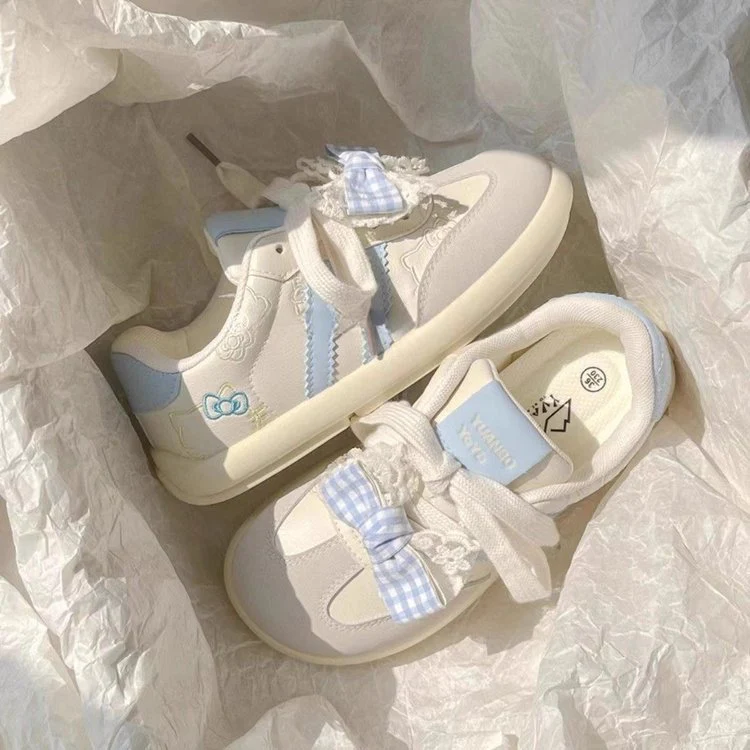 Damen Sneakers mit dekorativen Rüschen und floralem Design Heidi Mode - Image 5