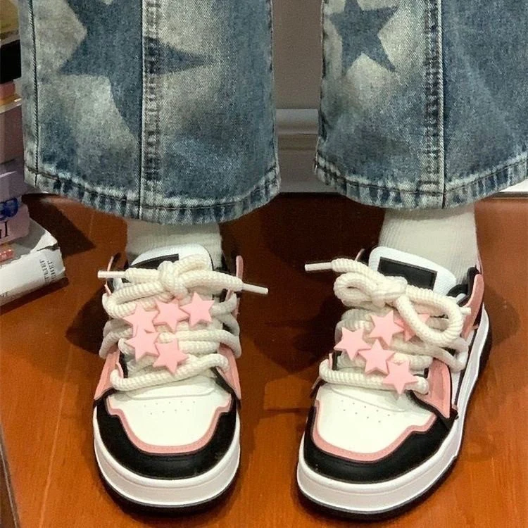 Damen Sneakers mit dekorativen Sternen von Heidi Mode - Image 3