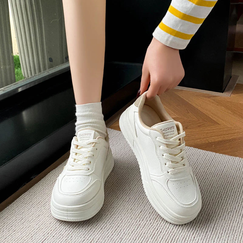 Damen Sneakers mit dicker Komfortsohle und modischem Logo Heidi Mode - Image 2