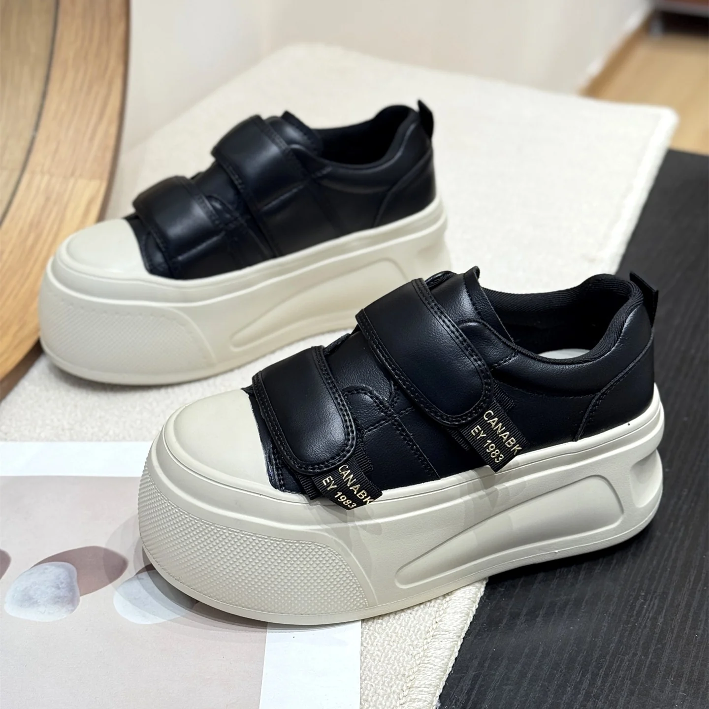Damen Sneakers mit doppeltem Klettverschluss und hohen Plateau-Heel Heidi Mode - Image 7