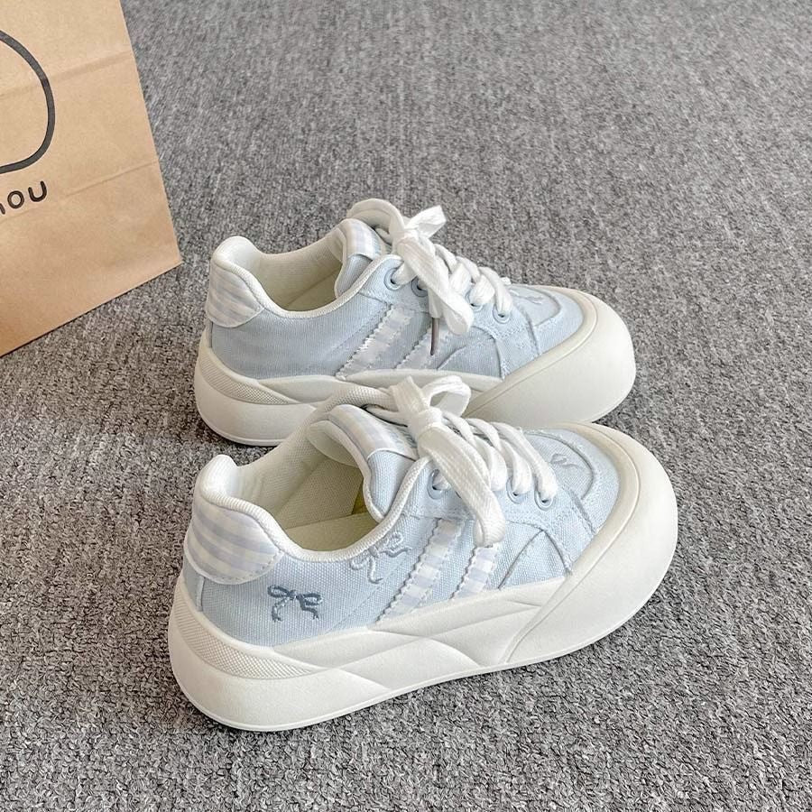Damen Sneakers mit eleganter Struktur und modischen Details Heidi Mode - Image 3