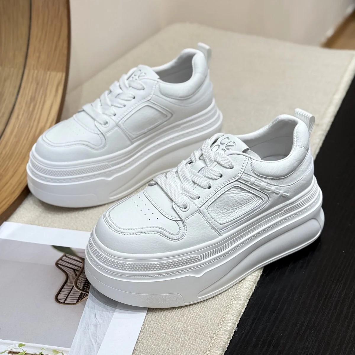 Damen Sneakers mit erhöhtem Plateau und modischem Design Heidi Mode - Image 2