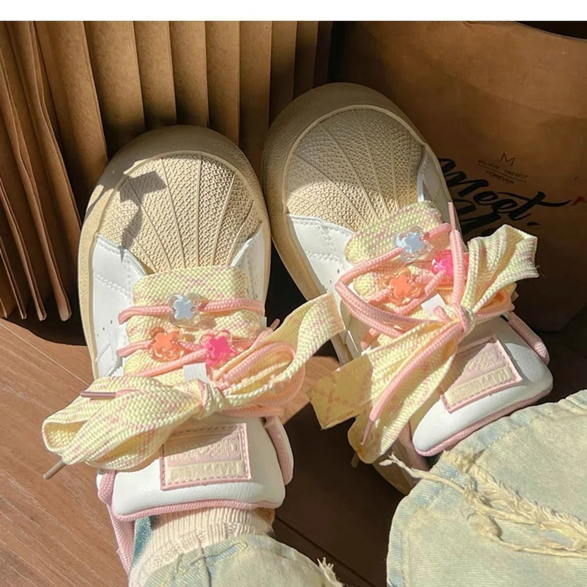 Damen Sneakers mit floralen Schnürsenkeln und weichem Innenfutter Heidi Mode - Image 3