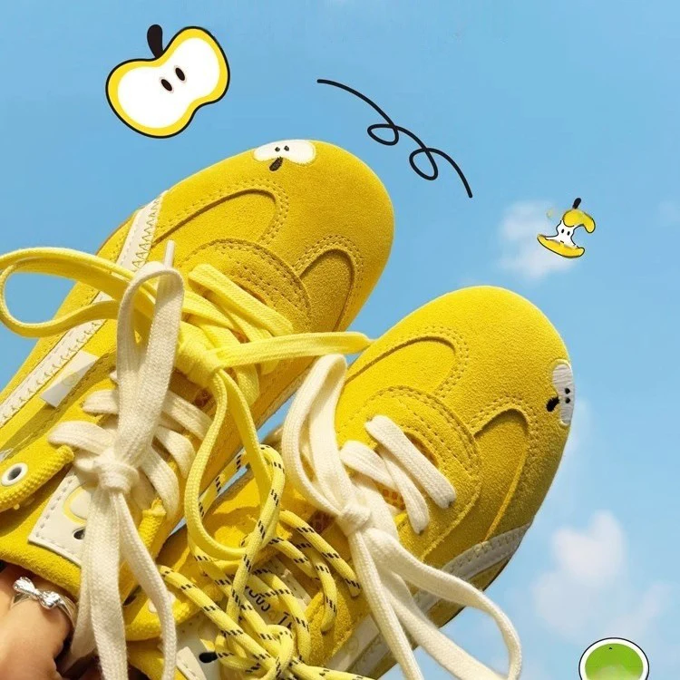 Damen Sneakers mit fröhlichem Apfelmotiv und textiler Oberflächenstruktur Heidi Mode - Image 2