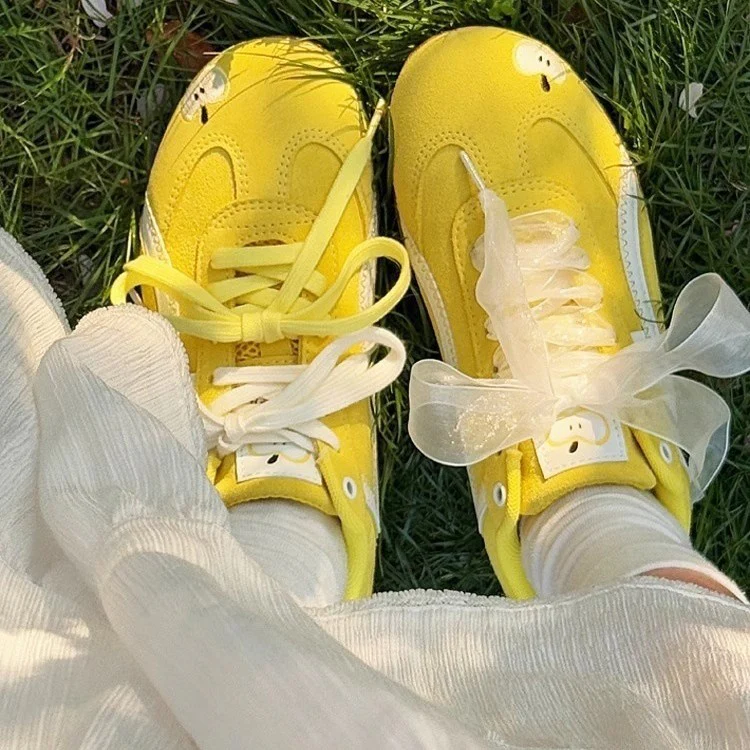 Damen Sneakers mit fröhlichem Apfelmotiv und textiler Oberflächenstruktur Heidi Mode - Image 4