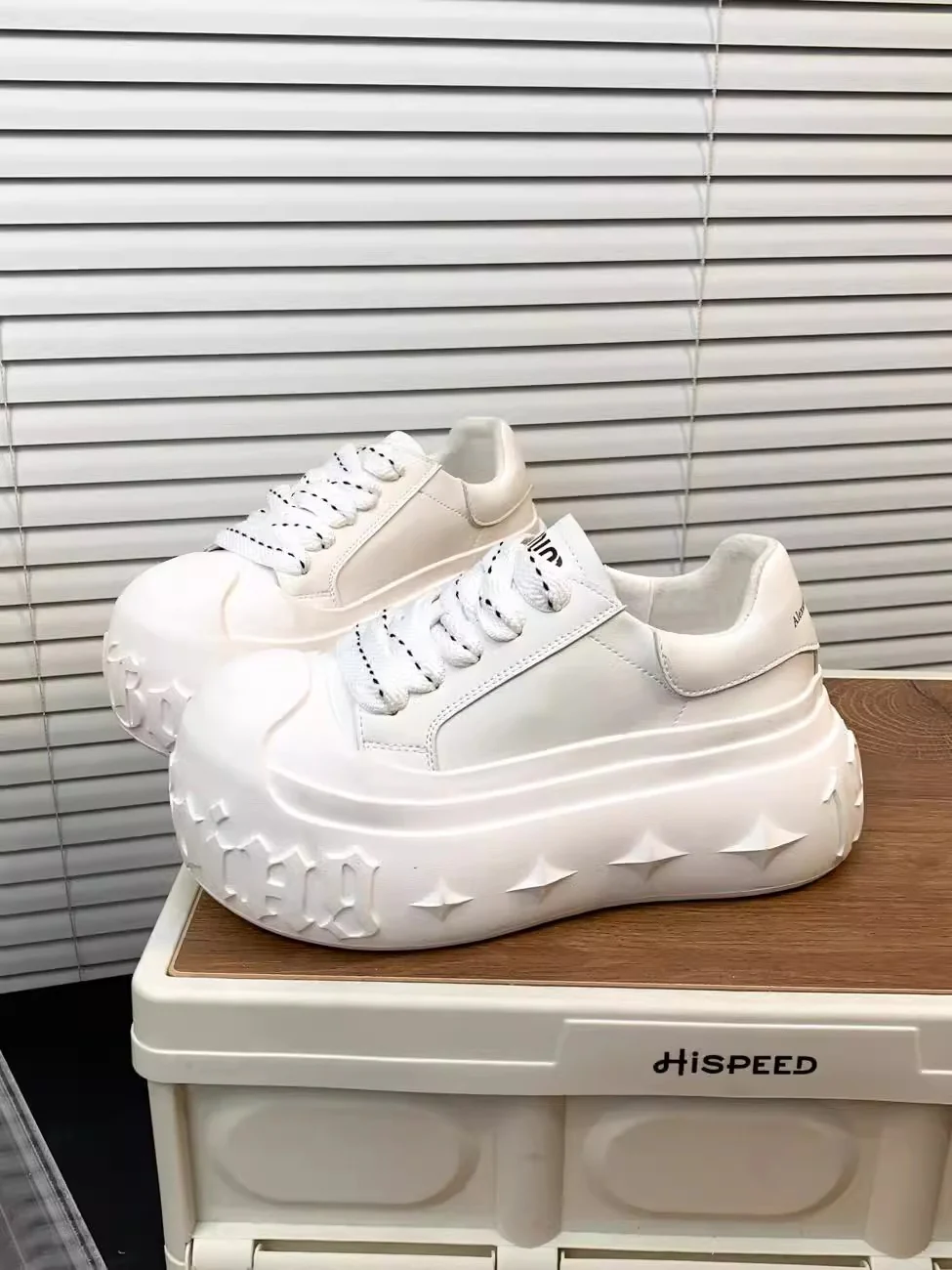 Damen Sneakers mit gesteigertem Plateau-Design und modischer Ziersteppung Heidi Mode - Image 6
