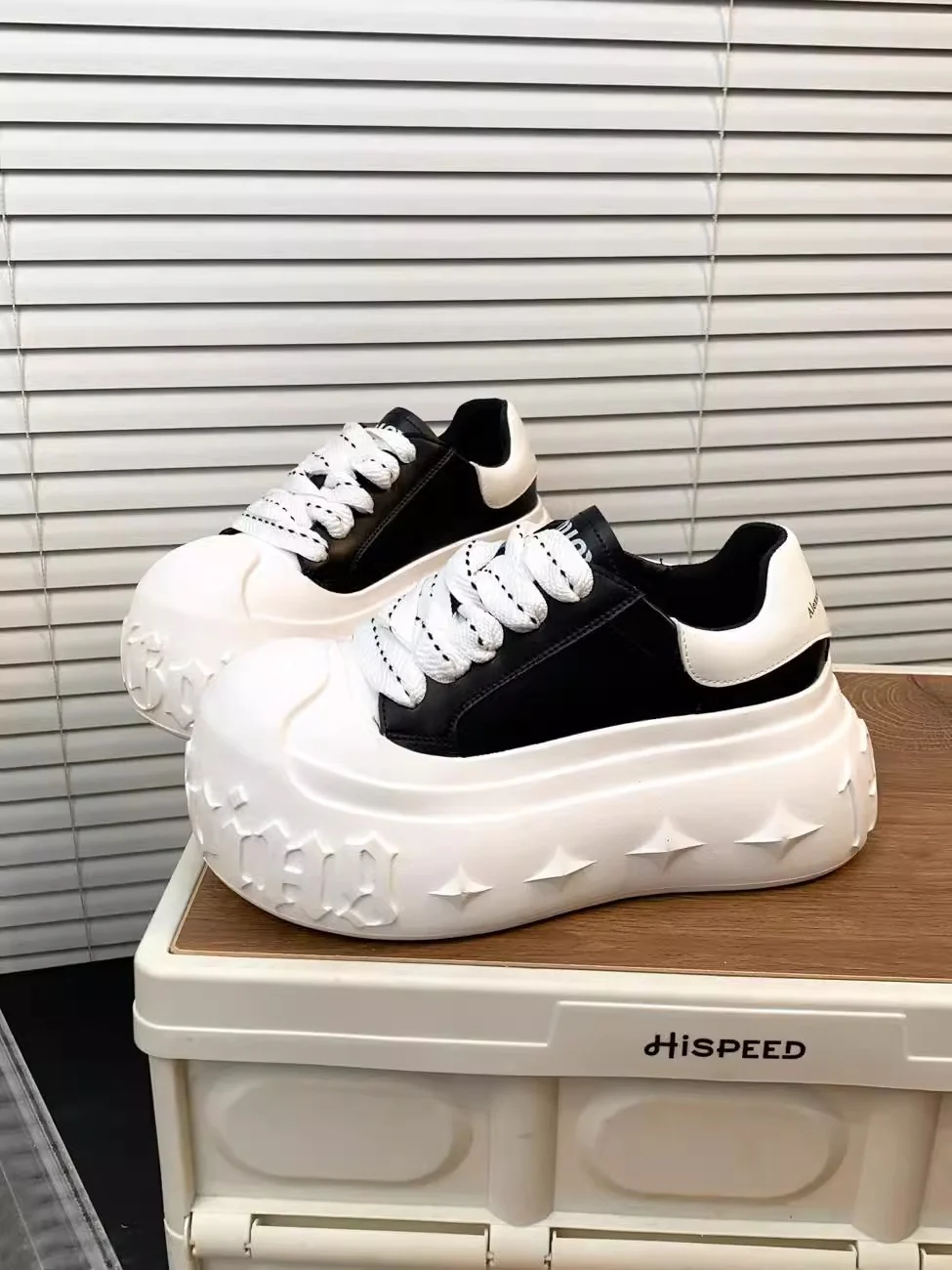 Damen Sneakers mit gesteigertem Plateau-Design und modischer Ziersteppung Heidi Mode - Image 7