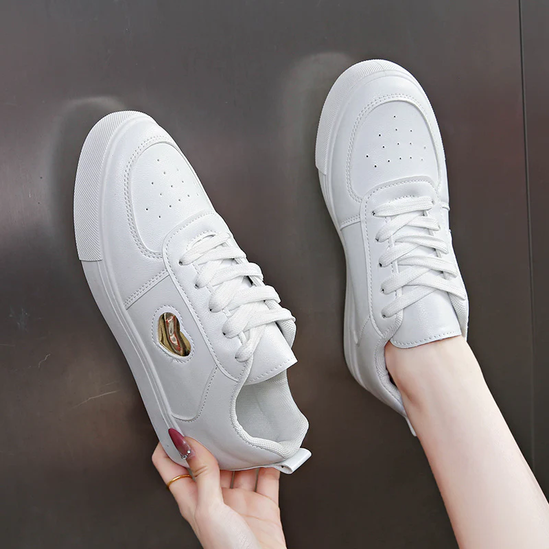 Damen Sneakers mit Herzdetails und komfortabler Dämpfung Heidi Mode - Image 2