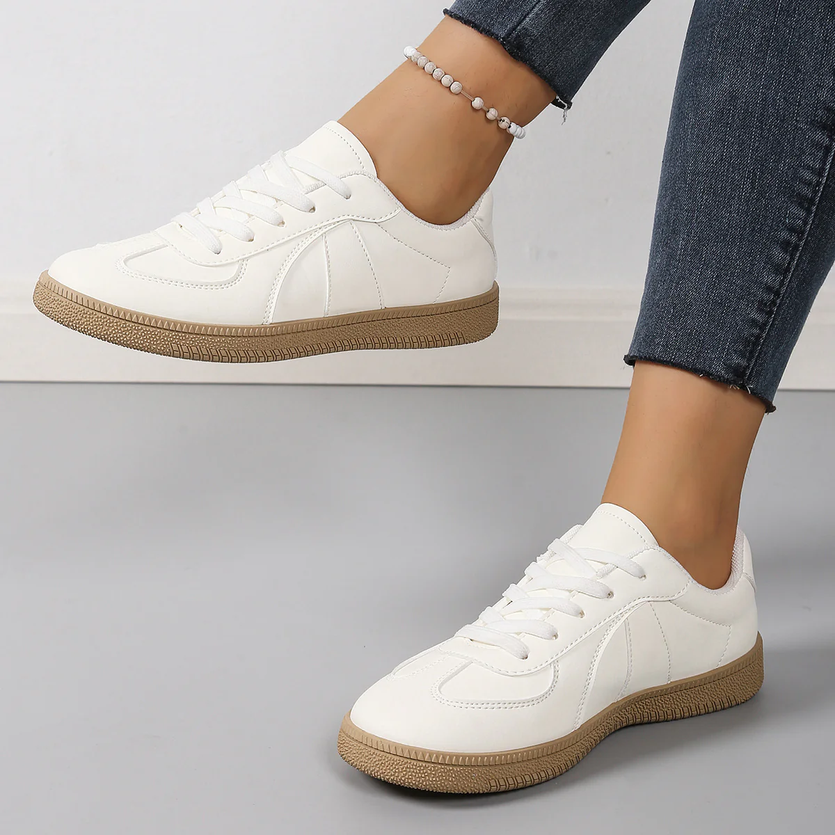Damen Sneakers mit klassischer Schnürung und rutschfester Sohle Heidi Mode - Image 4