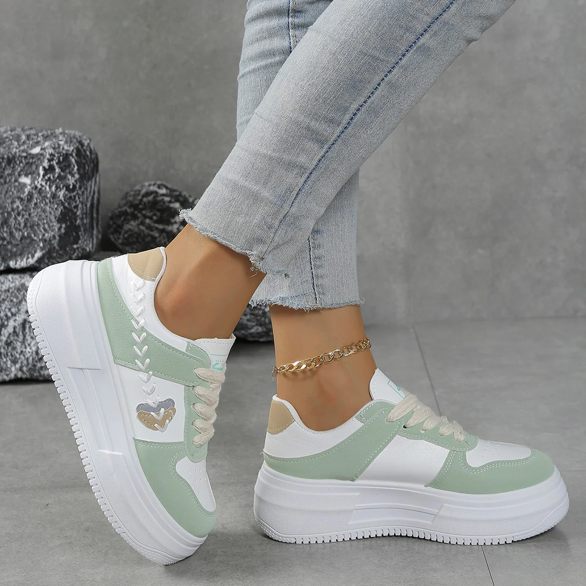 Damen Sneakers mit Komfort-Plateausohle und modischen Details Heidi Mode - Image 4