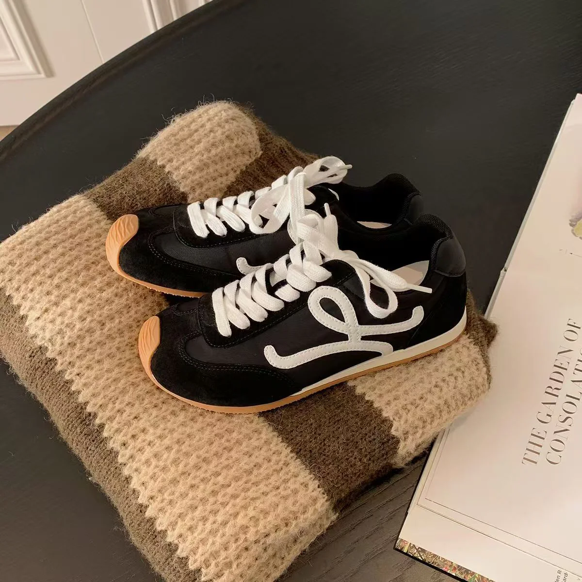 Damen Sneakers mit luxuriösem Wildleder und atmungsaktivem Mesh von Heidi Mode - Image 9