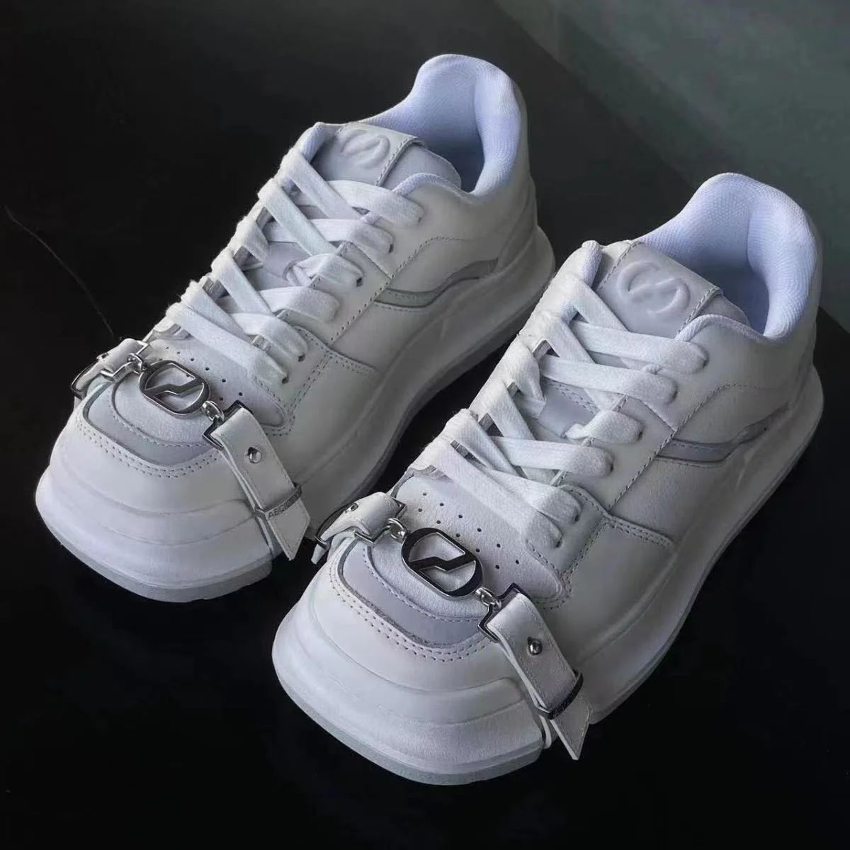 Damen Sneakers mit modischem Schnallenverschluss und innovativem Sohlenprofil Heidi Mode - Image 4