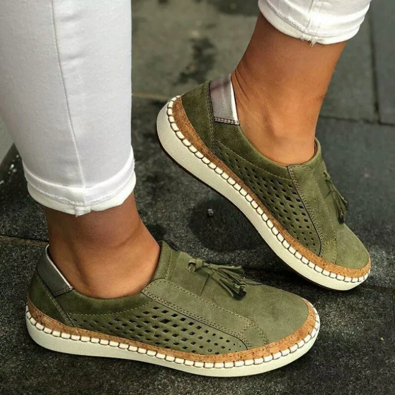 Damen Sneakers mit perforierter Oberfläche und dekorativen Quasten Heidi Mode - Image 2