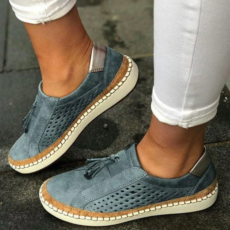 Damen Sneakers mit perforierter Oberfläche und dekorativen Quasten Heidi Mode - Image 9