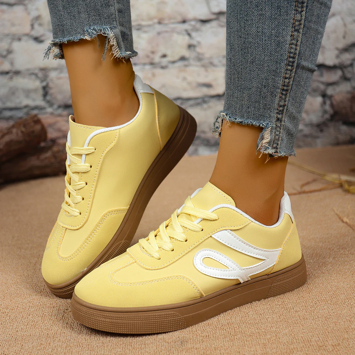Damen Sneakers mit sportlichem Design und gepolsterter Sohle Heidi Mode - Image 4