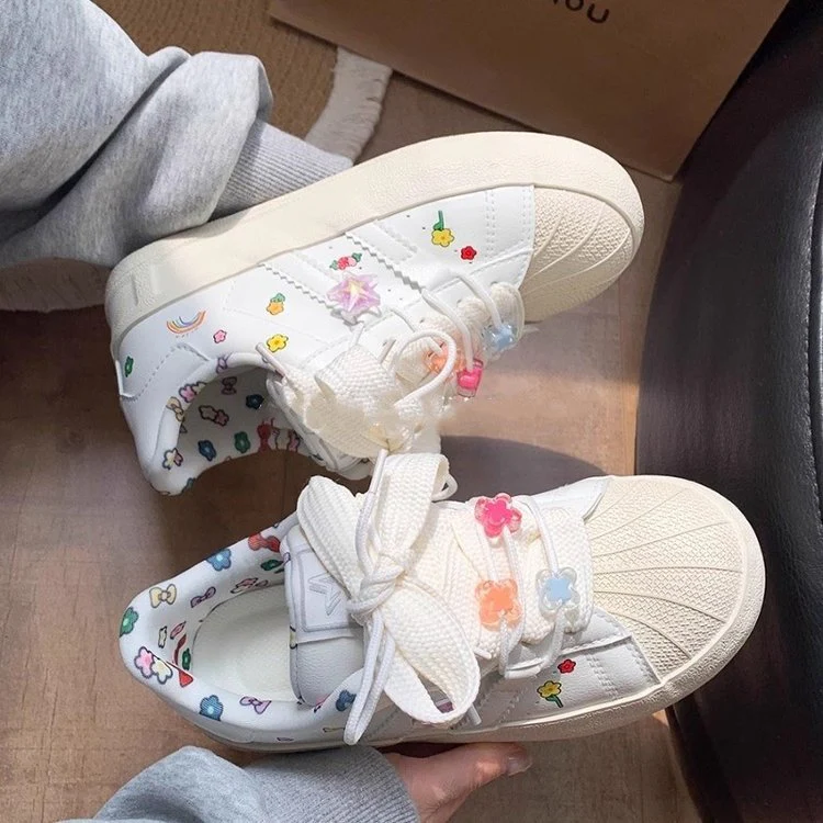 Damen Sneakers mit verspieltem Dekor und atmungsaktiver Innenausstattung Heidi Mode - Image 2