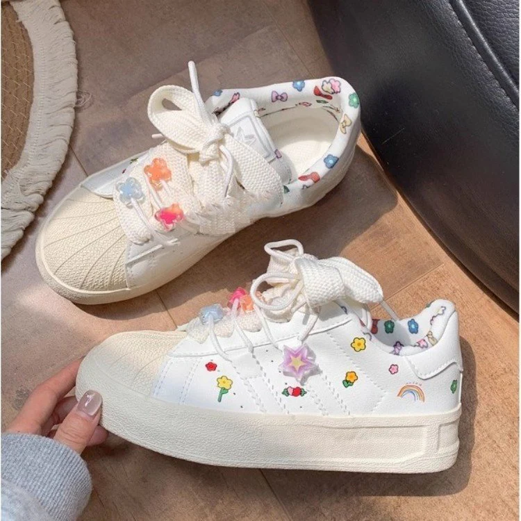 Damen Sneakers mit verspieltem Dekor und atmungsaktiver Innenausstattung Heidi Mode - Image 3