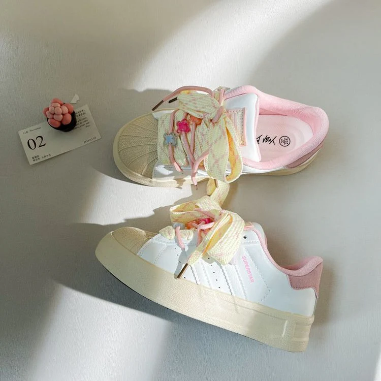 Damen Sneakers mit verspieltem Design und einzigartigen Schnürungen Heidi Mode - Image 6
