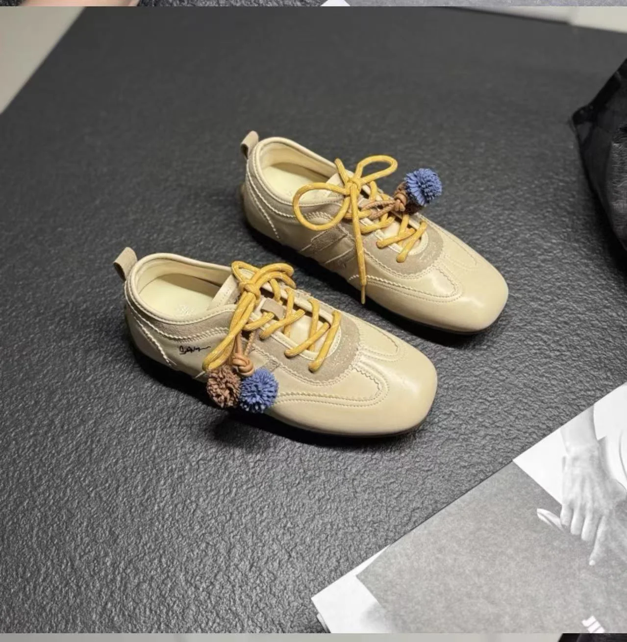 Damen Sneakers mit verspieltem Pompon-Design und bequemer Sohle Heidi Mode - Image 6