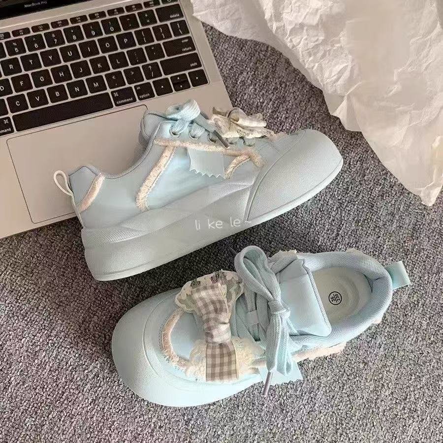 Damen Sneakers mit verspieltem Rüschendesign und hochwertigen Details Heidi Mode - Image 5
