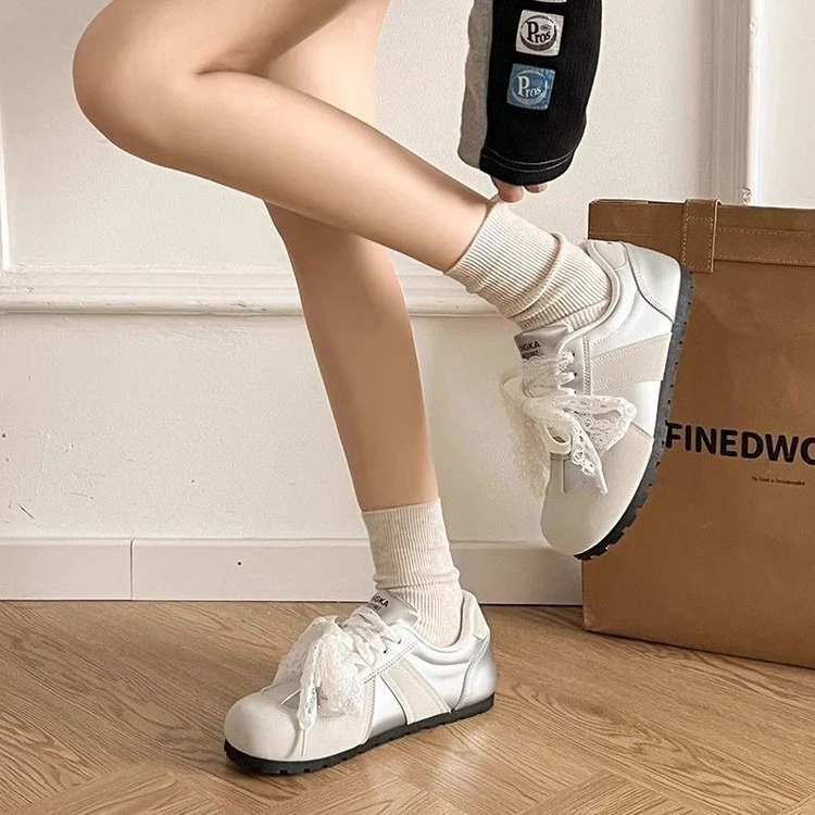 Damen Sneakers mit verspieltem Schnürdesign und komfortabler Dämpfung Heidi Mode - Image 3
