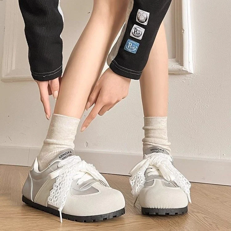 Damen Sneakers mit verspieltem Schnürdesign und komfortabler Dämpfung Heidi Mode - Image 4