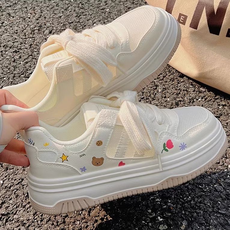 Damen Sneakers mit verspielten Applikationen und weichem Fußbett Heidi Mode - Image 2