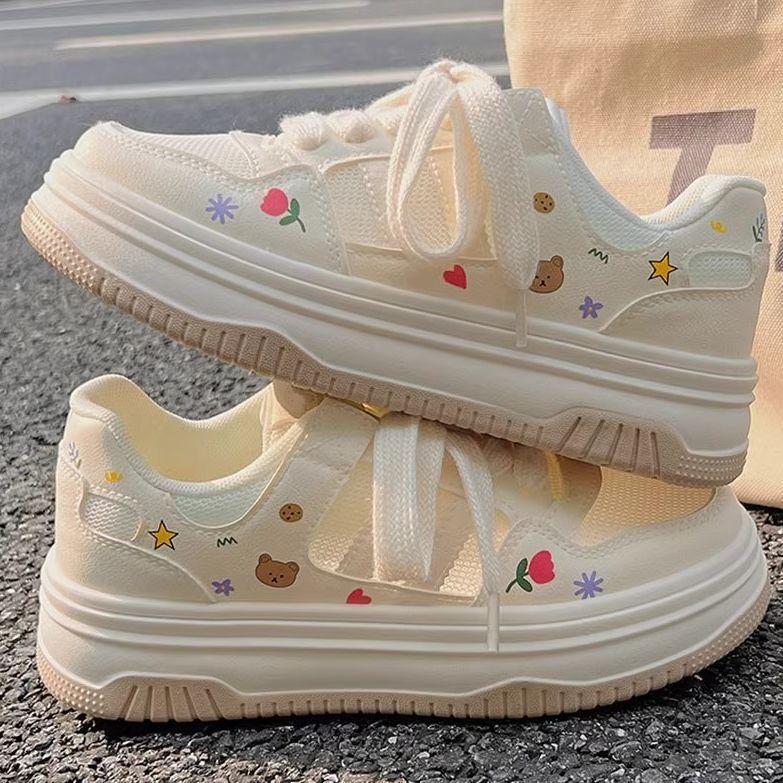 Damen Sneakers mit verspielten Applikationen und weichem Fußbett Heidi Mode - Image 4