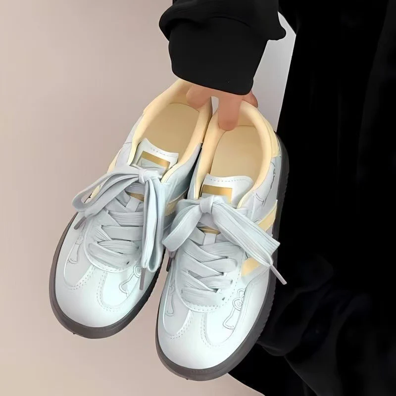 Damen Sneakers mit verspielten Blumenapplikationen und dämpfender Sohle Heidi Mode - Image 2