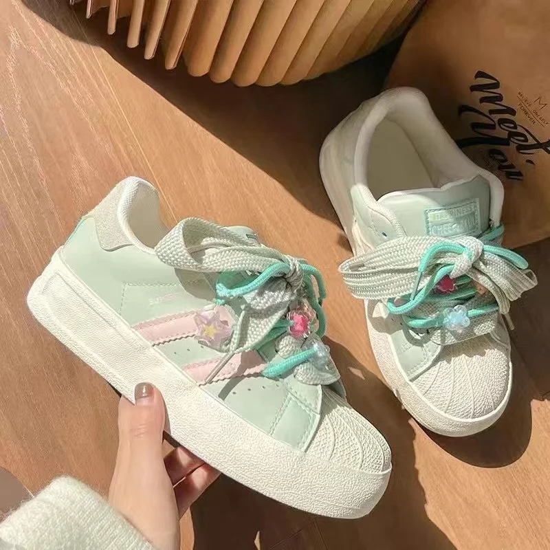 Damen Sneakers mit verspielten Blumenapplikationen und komfortabler Dämpfung Heidi Mode - Image 6