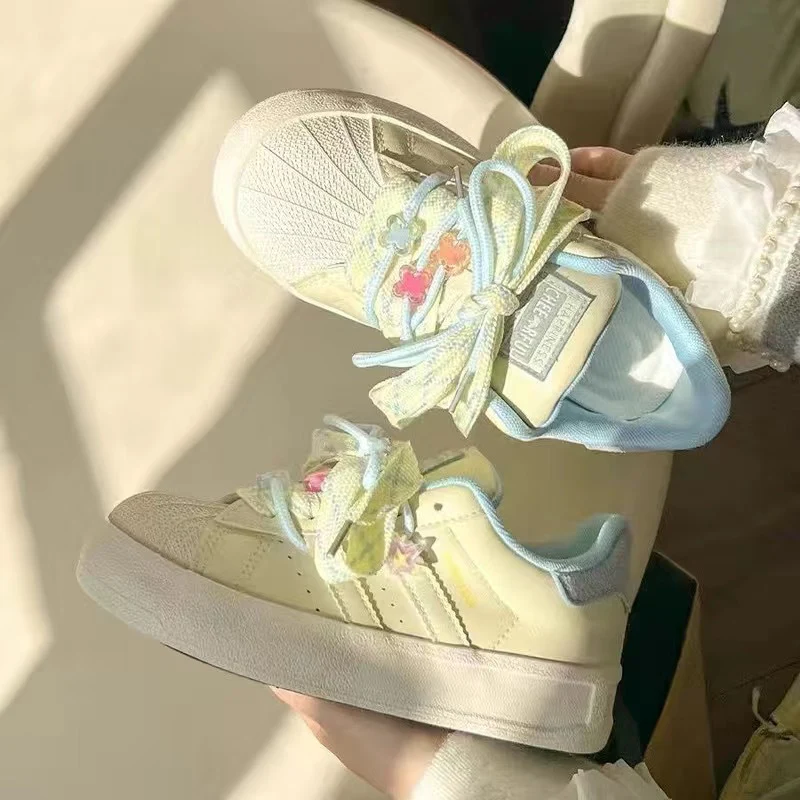 Damen Sneakers mit verspielten Blumenapplikationen und komfortabler Dämpfung Heidi Mode - Image 8