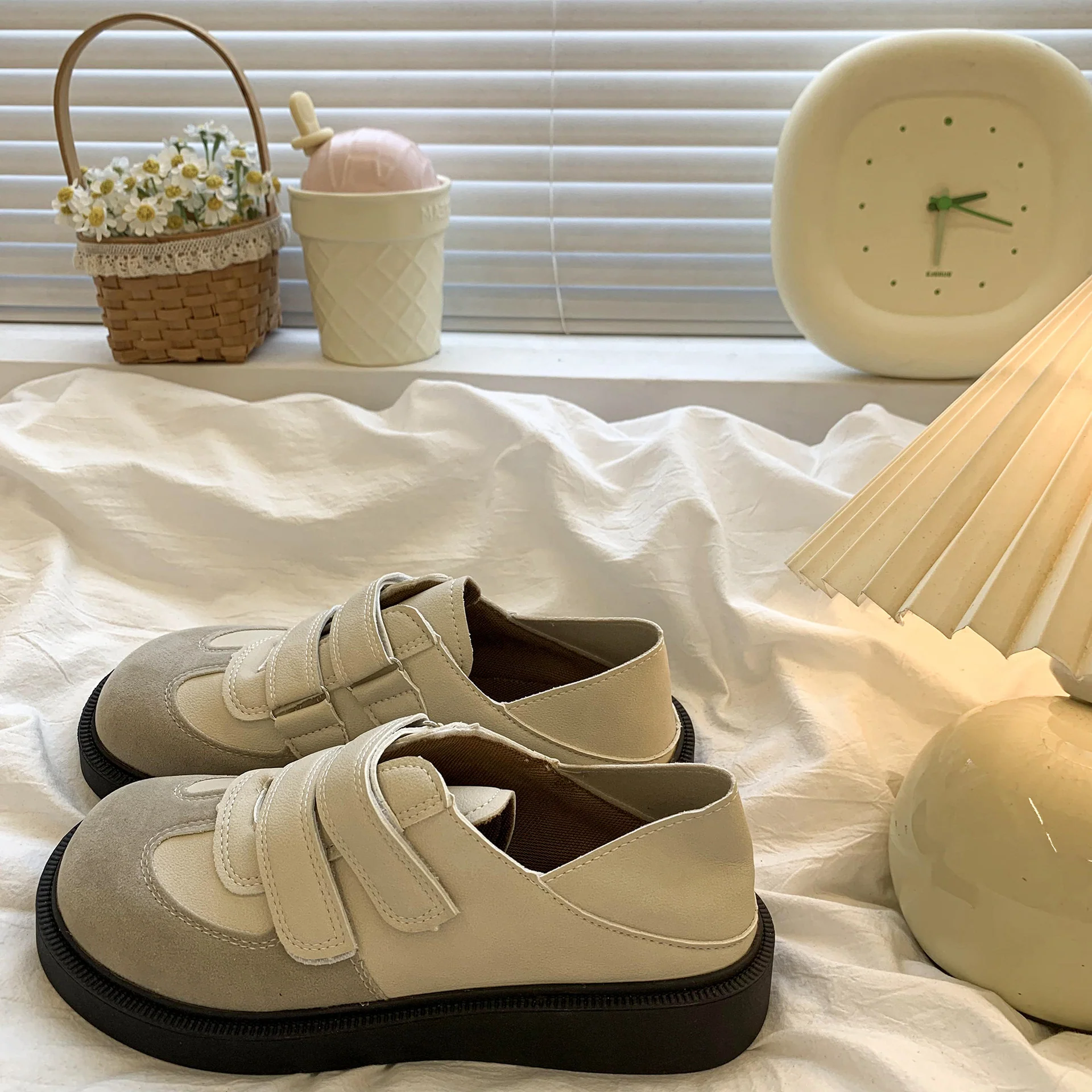 Damen Sneakers mit verstellbarem Klettverschluss und bequemem Fußbett Heidi Mode - Image 2