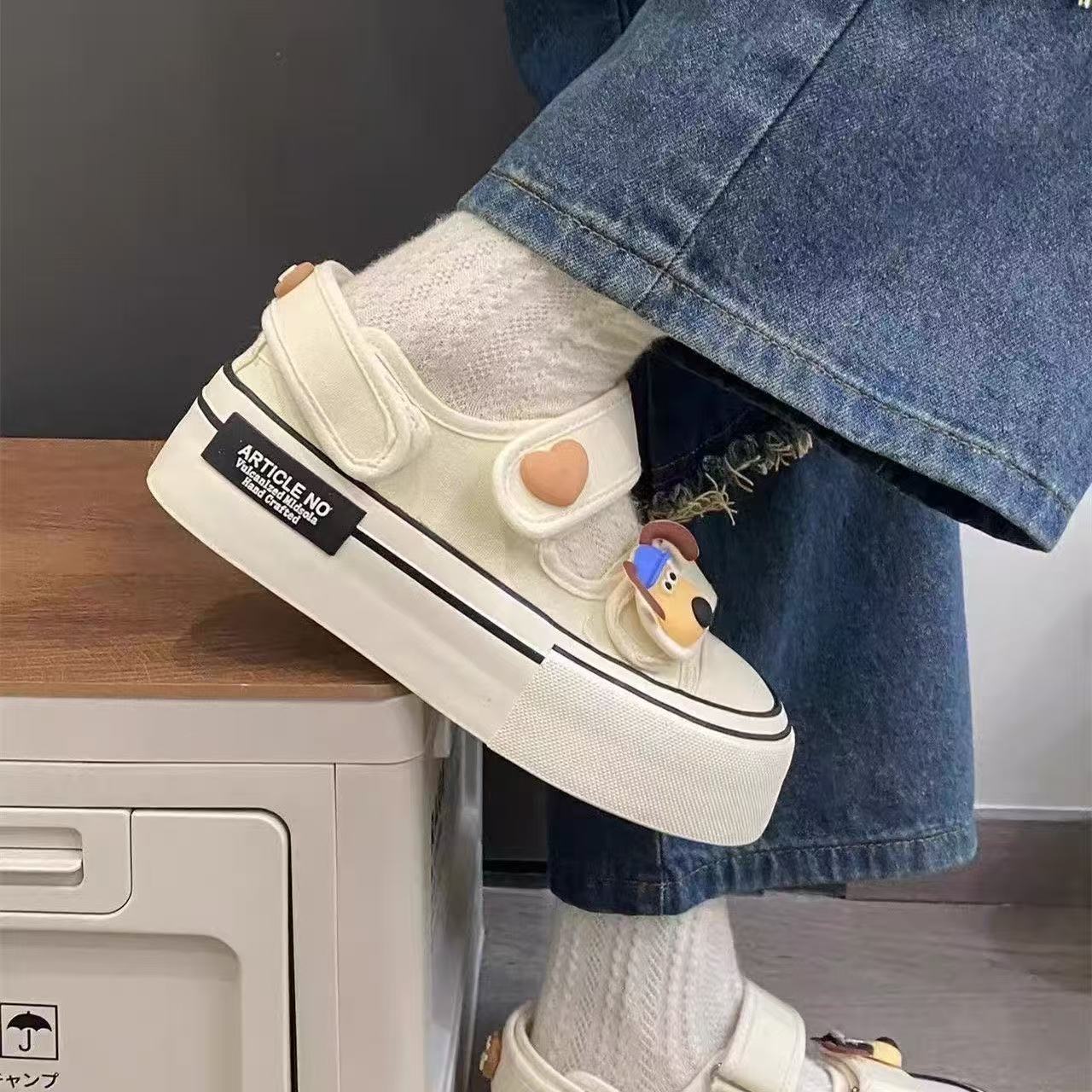 Damen Spielend inspirierte Sneakers mit strapazierfähigem Obermaterial und praktischem Klettverschluss Heidi Mode - Image 3