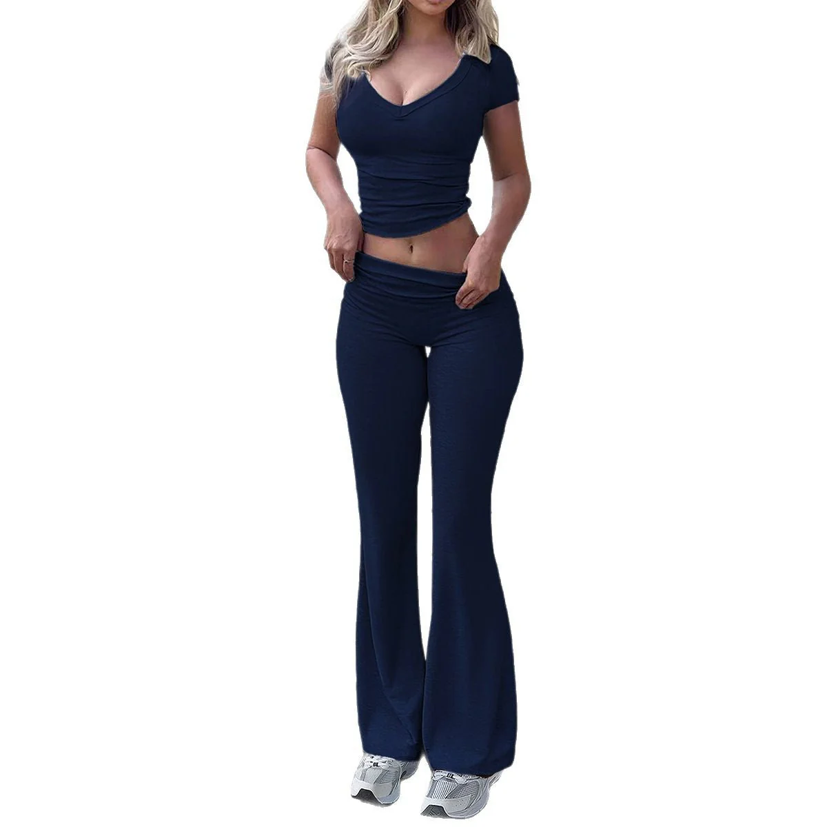 Damen Sport-Lounge-Set mit Figurbetonendem Oberteil und Eleganten Flared-Hosen Heidi-Mode - Image 5