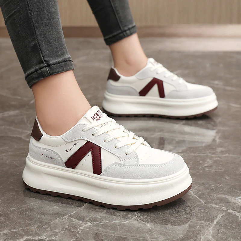 Damen sportive Sneaker mit dämpfendem Sohlenprofil und stylischem Dekorelement Heidi Mode - Image 3