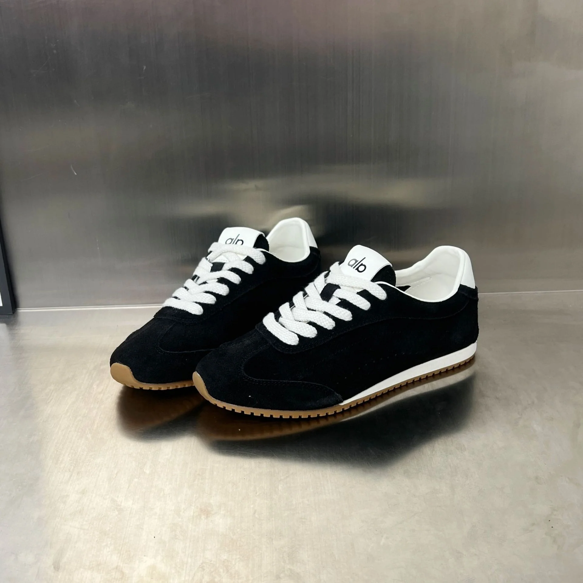 Damen Sportive Sneakers aus hochwertigem Wildleder mit rutschfester Sohle Heidi Mode - Image 6