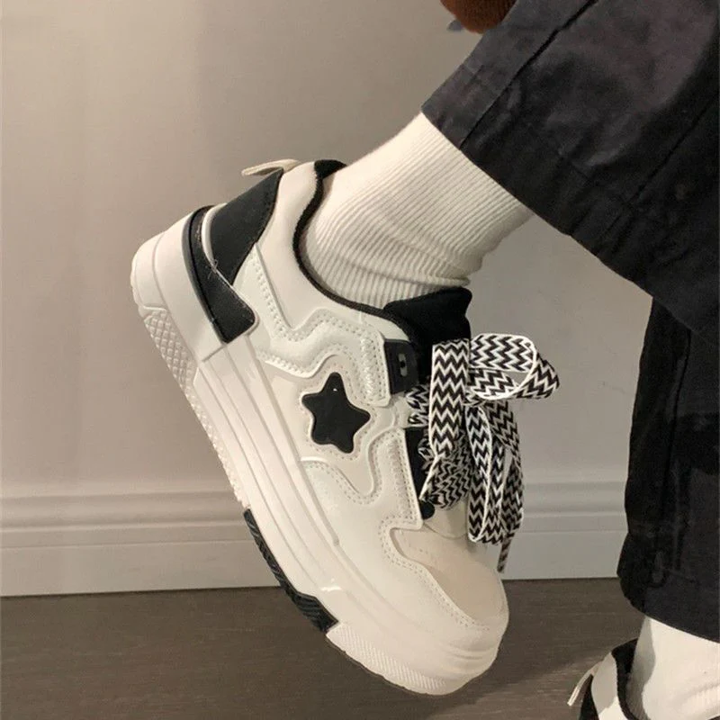 Damen sportive Sneakers mit rutschfester Sohle und auffälligem Schnürdesign Heidi Mode - Image 3