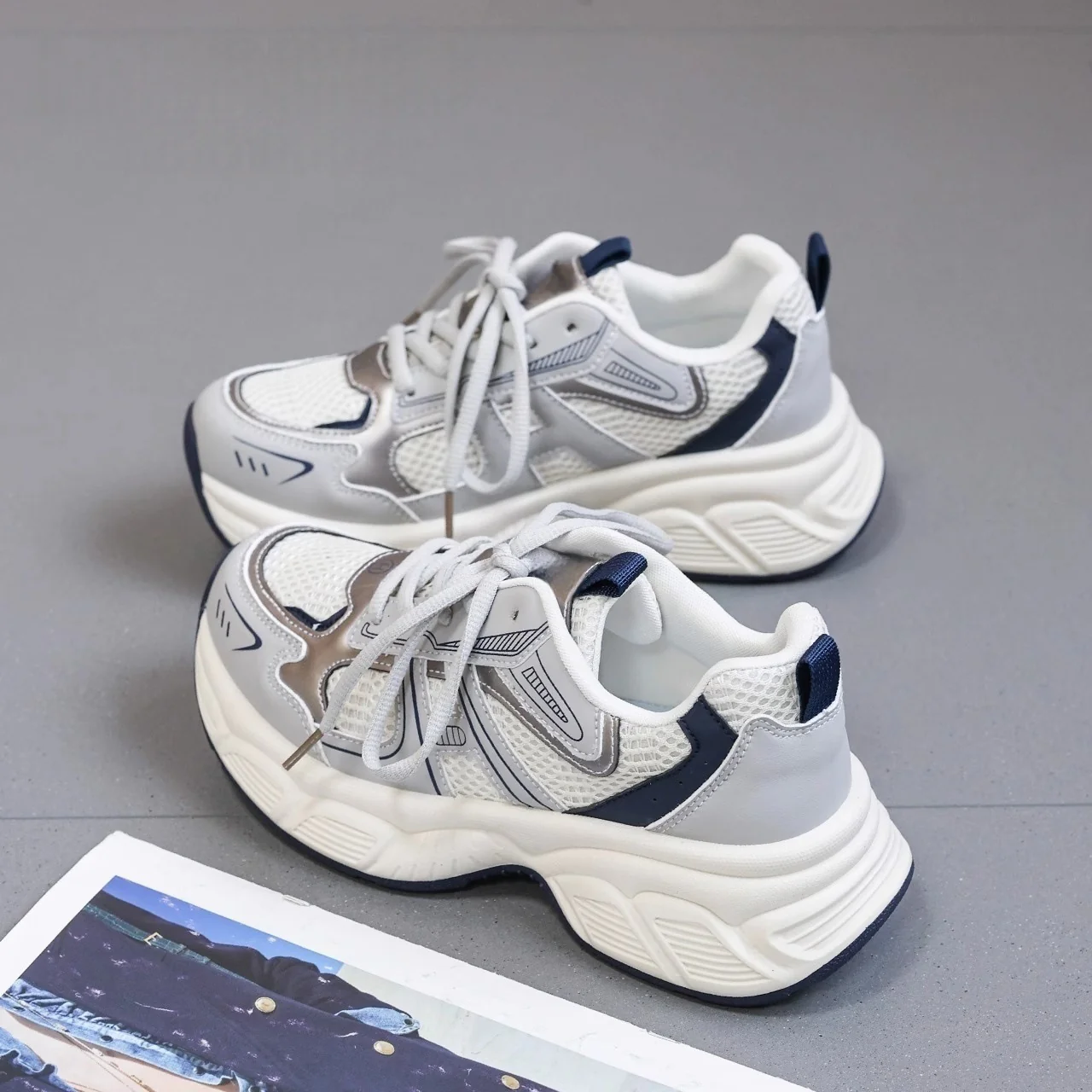 Damen Sportliche Atmungsaktive Sneakers mit gepolsterter Sohle und rutschfester Außensohle Heidi Mode - Image 2