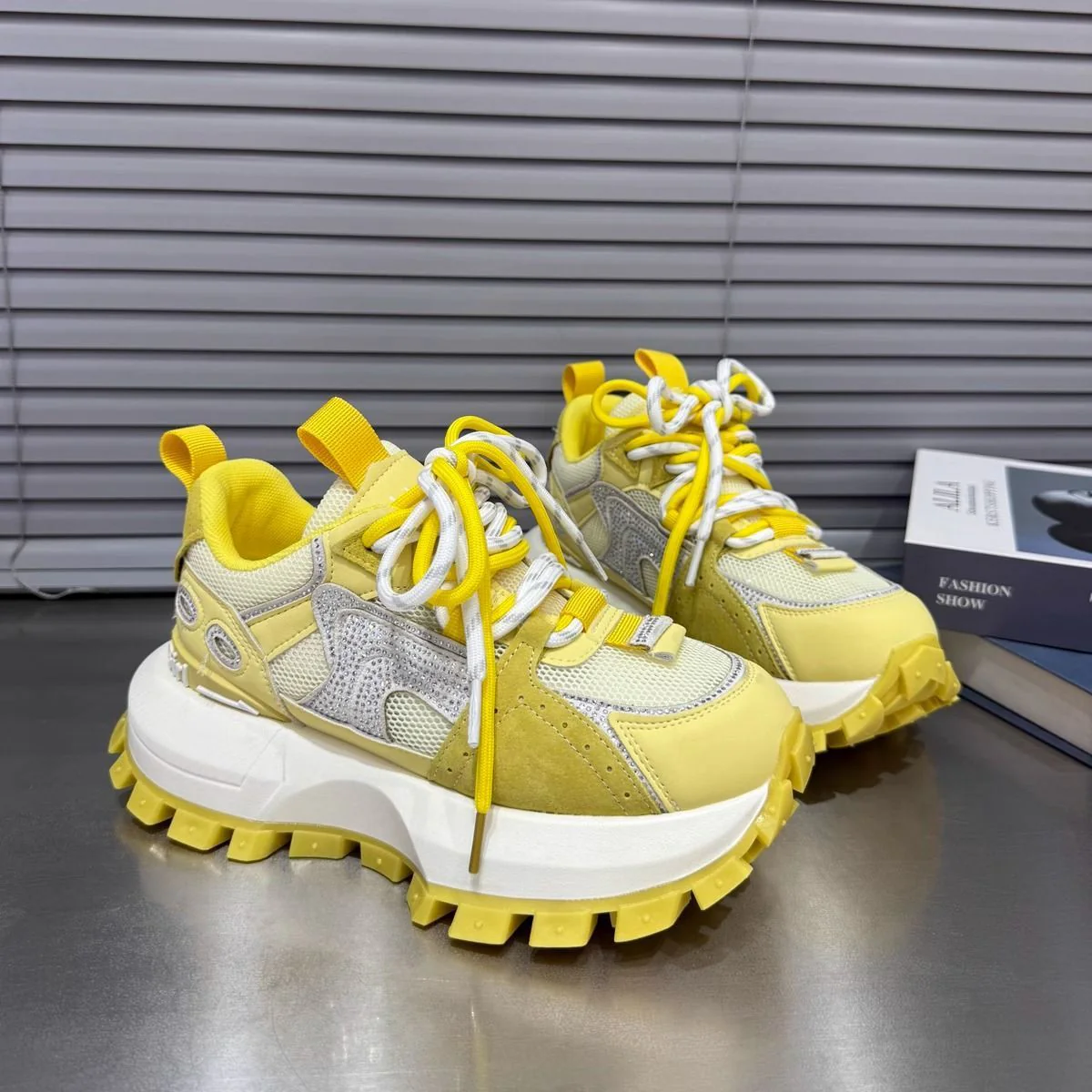 Damen Sportliche Chunky-Sneaker mit dicker Plattform und atmungsaktiver Oberflächenstruktur Heidi Mode - Image 3