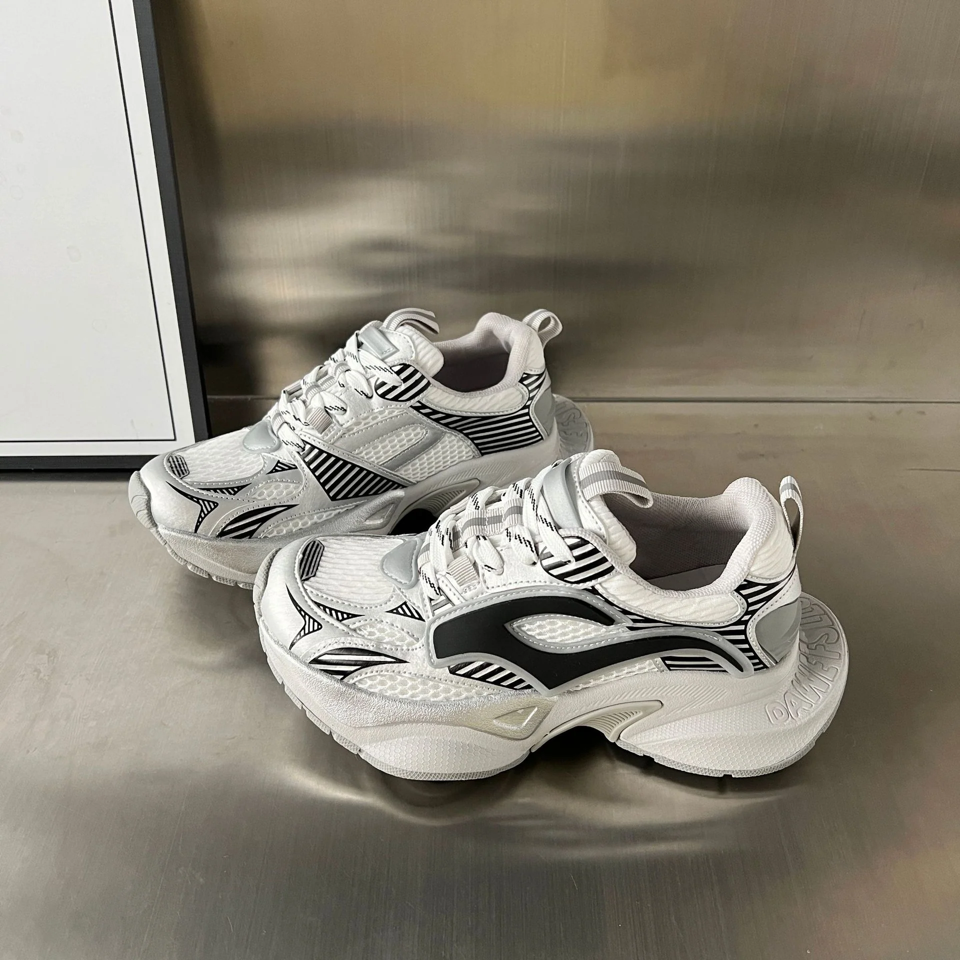 Damen Sportliche Chunky Sneakers mit atmungsaktivem Mesh-Obermaterial und stabiler Sohle Heidi Mode - Image 7
