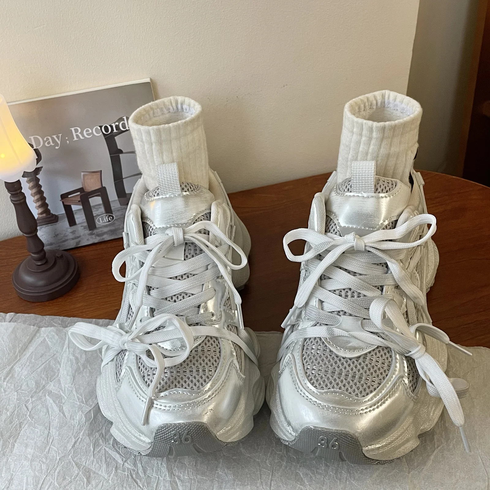 Damen Sportliche Chunky Sneakers mit atmungsaktivem Mesh und reflektierenden Akzenten Heidi Mode - Image 2